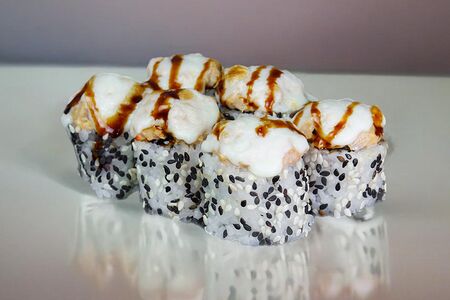 Запечённый ролл с креветками