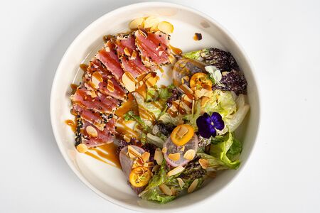 Салат с тунцом