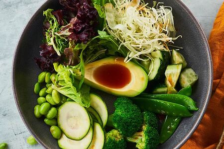 Зеленый салат из овощей