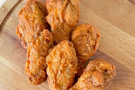 Куриные крылья в панировке острые