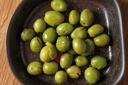 Пряные оливки в домашнем маринаде