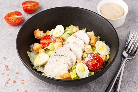 Салат Цезарь с курицей 