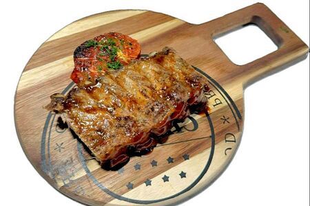 Копченые ребра с томатом гриль 