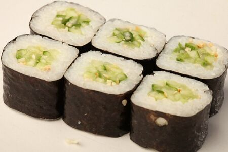 Ролл с огурцом