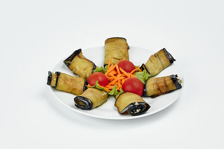 Рулетики из баклажанов с грецкими орехами