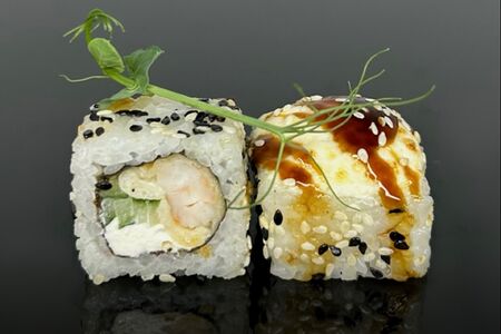 Запеченный ролл с креветкой