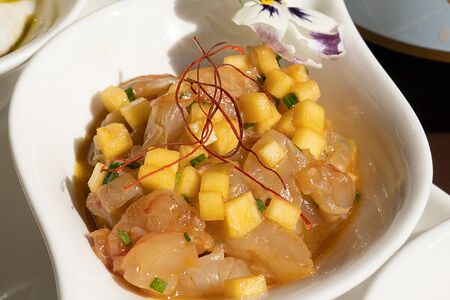 Тропический тартар из лангустинов с манго