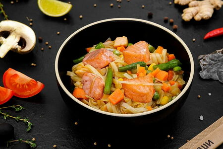 Удон с лососем