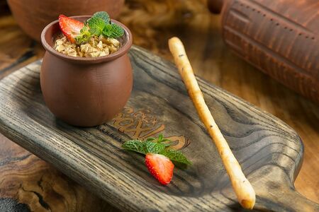 Мацони с медом и орехами