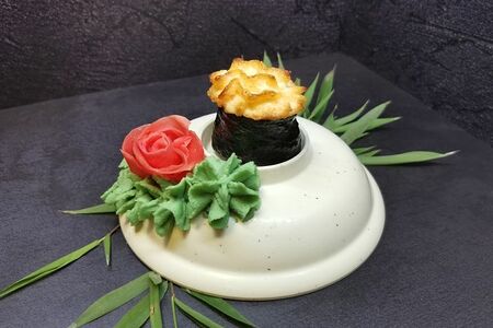 Суши с мидиями запеченные