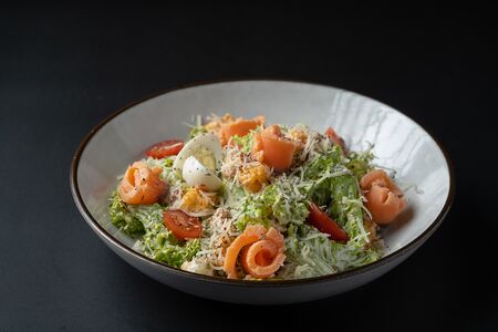 Салат Цезарь с семгой