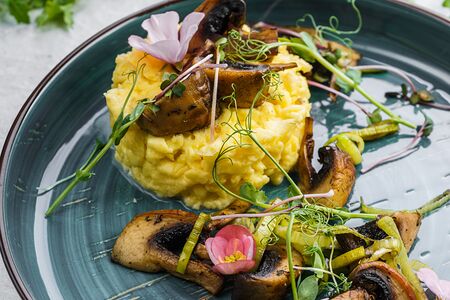 Скрэмбл с шампиньонами