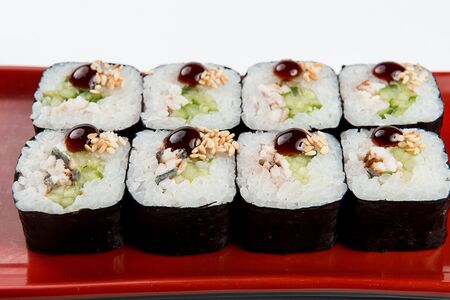 Ролл с угрем и огурцом