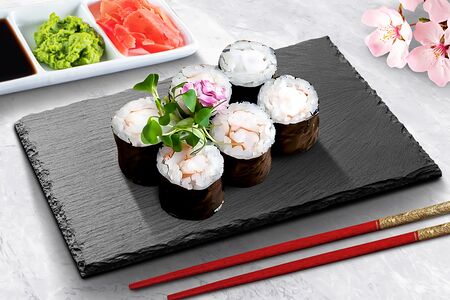 Классический ролл с креветкой 