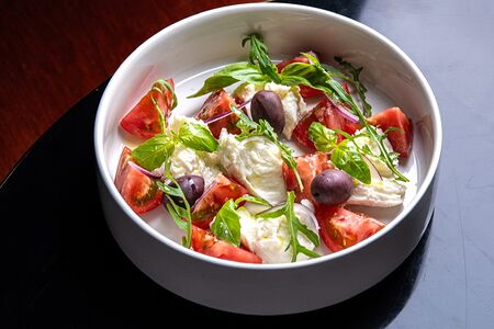 Моцарелла с томатами