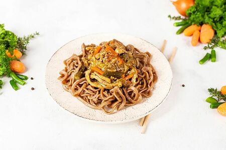 Свинина в соусе терияки с гречневой лапшой