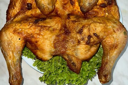 Курочка, запечённая в духовке с чесночком по-домашнему