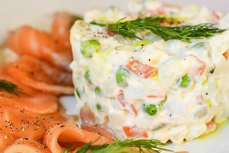 Оливье с семгой и красной икрой