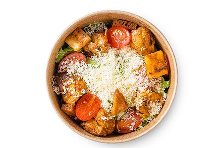 Салат Цезарь и сувлаки из курицы