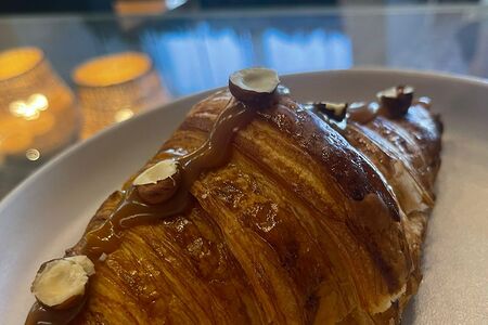 Круассан с соленой карамелью