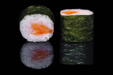 Ролл с лососем