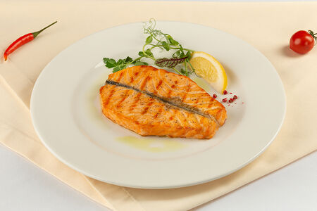 Стейк из семги на гриле