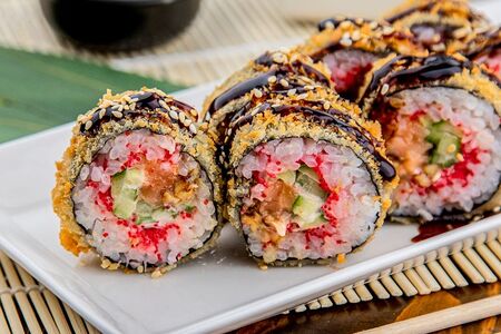 Горячий ролл с угрем и лососем