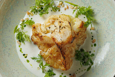 Запеченная цветная капуста с муссом из горгонзолы