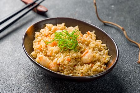 Рис жареный с креветками