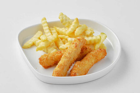 Стрипсы куриные с картофелем фри и соусом на выбор