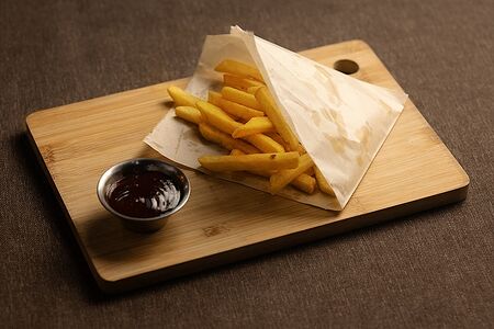 Картофель фри с соусом 