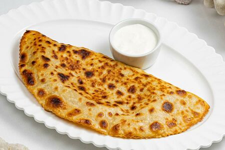 Кутаб с крабом, страчателлой и базиликом