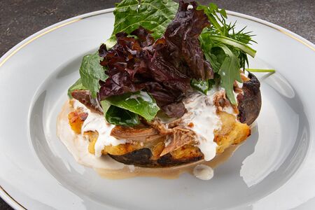 Печеный картофель с уткой