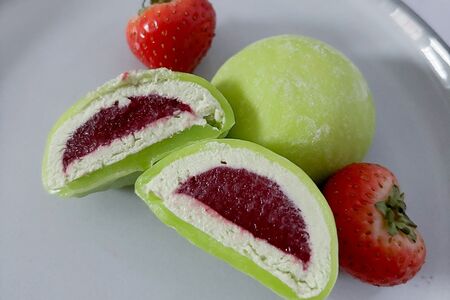 Моти лайм-клубника