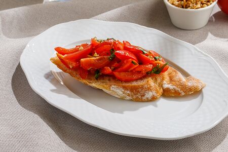 Тартин с томатами и каперсами