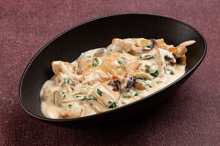 Фрикасе с курицей и грибами