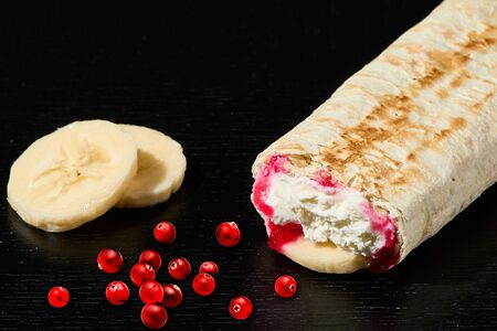 Шаурма сладкая с клюквой