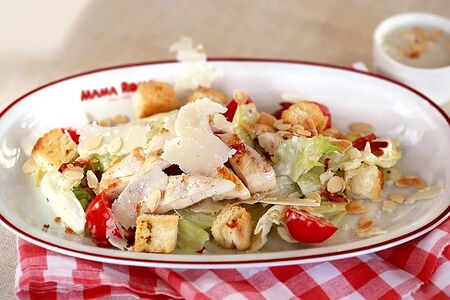 Салат Цезарь с курицей