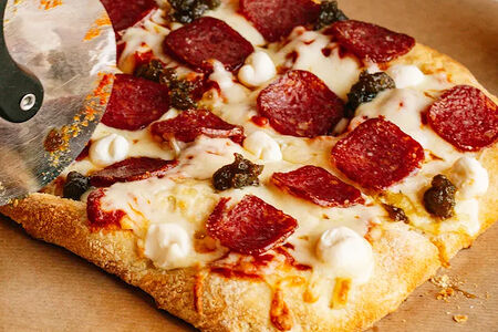 Острая пицца чоризо