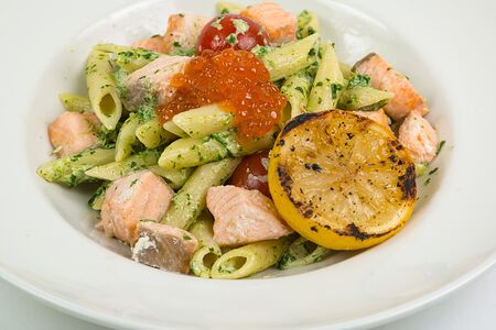 Паста с лососем и шпинатом