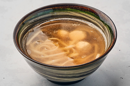 Бульон с лапшой и фрикадельками