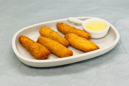 Куриные наггетсы с сырным соусом