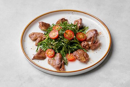 Теплый салат с куриной печенью