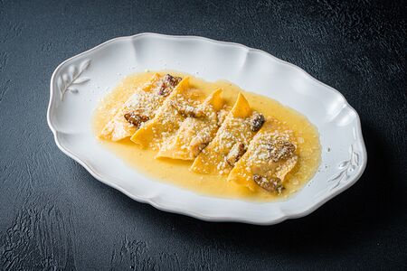 Равиоли с уткой и белыми грибами