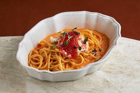 Спагетти с крабом и красной икрой