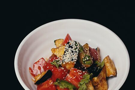 Салат Хрустящие баклажаны в кисло-сладком соусе