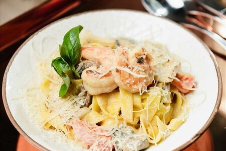 Паста том-ям с морепродуктами