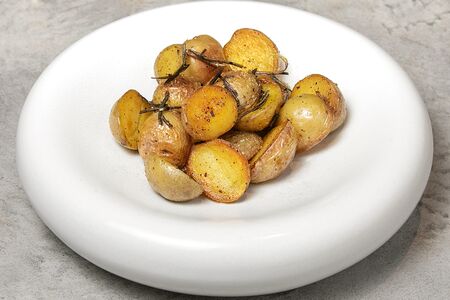 Мини-картофель с розмарином