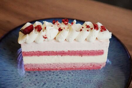 Пирожное Клубника-йогурт