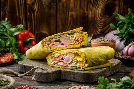 Хот-дог в сырном лаваше